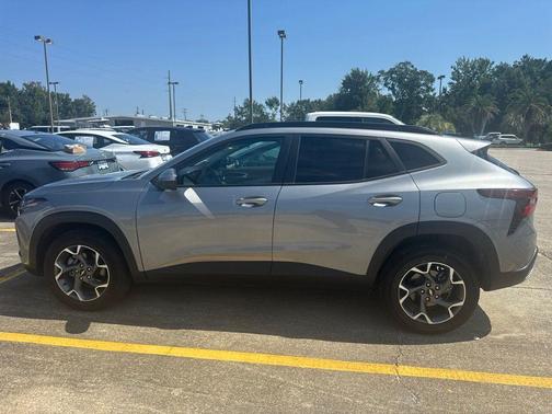 Sterling Gray Metallic 2025 Chevrolet Trax LT