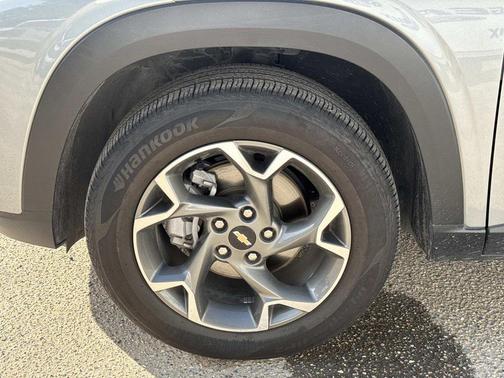 Sterling Gray Metallic 2025 Chevrolet Trax LT