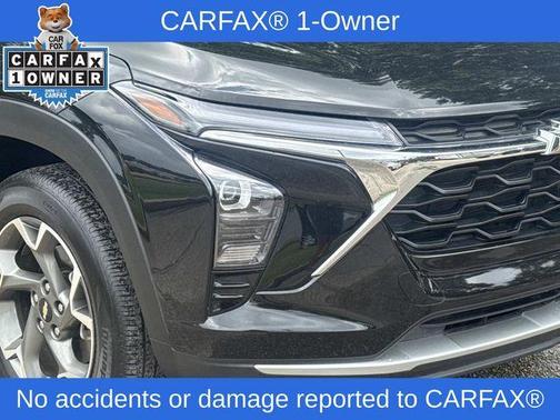 Mosaic Black Metallic 2025 Chevrolet Trax LT