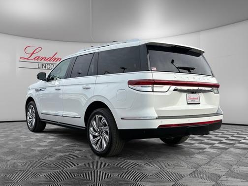 2024 Lincoln Navigator PREMIERE
