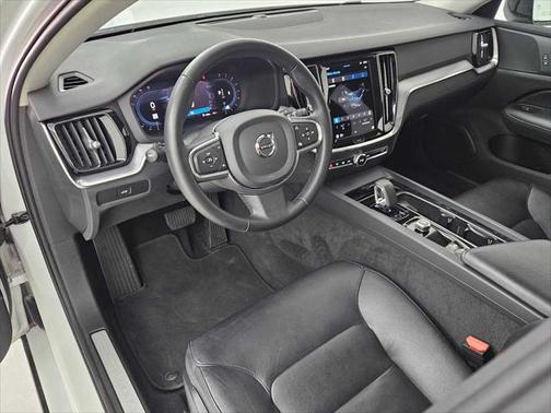2024 Volvo S60 B5 Core Dark Theme