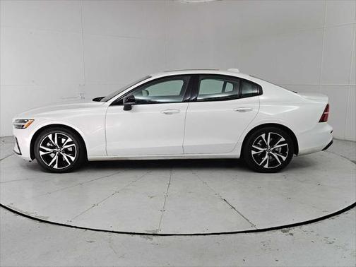 2024 Volvo S60 B5 Core Dark Theme