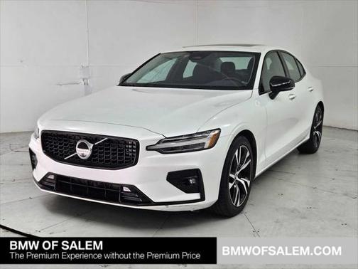 2024 Volvo S60 B5 Core Dark Theme