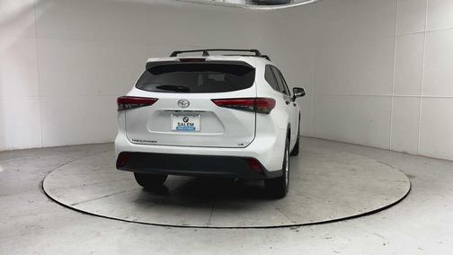 Wind Chill Pearl 2023 Toyota Highlander LE