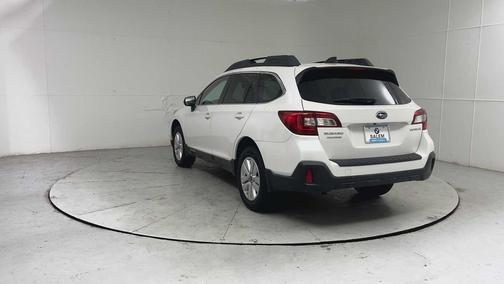 Crystal White Pearl 2018 Subaru Outback 2.5i Premium