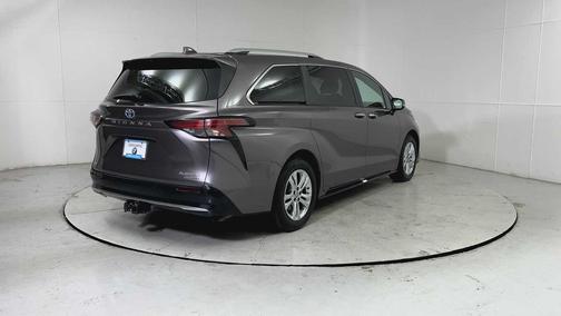 2022 Toyota Sienna Platinum 7 Passenger