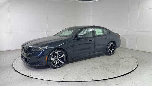 Carbon Black Metallic 2026 BMW 550e xDrive