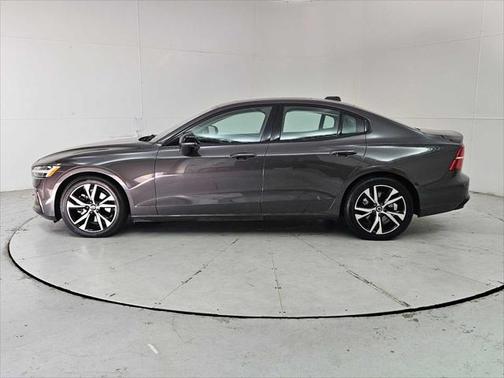 2024 Volvo S60 B5 Core Dark Theme