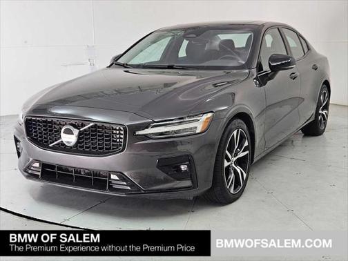2024 Volvo S60 B5 Core Dark Theme