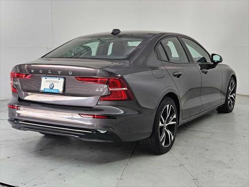 2024 Volvo S60 B5 Core Dark Theme