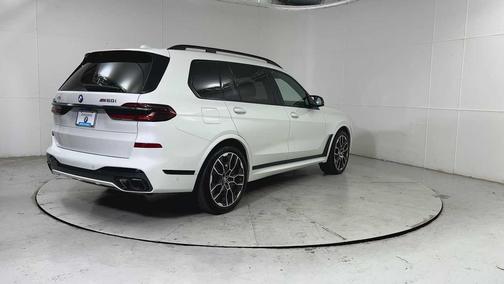 2025 BMW X7 M60i