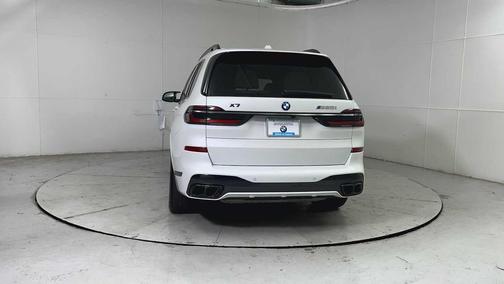 2025 BMW X7 M60i