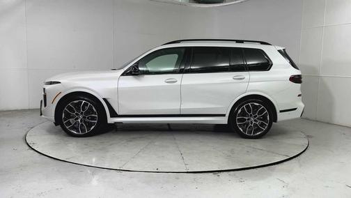 2025 BMW X7 M60i