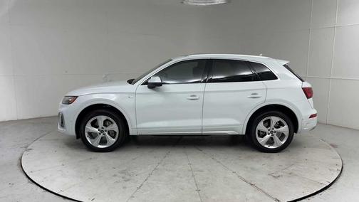 Glacier White Metallic 2023 Audi Q5 45 S line Prestige