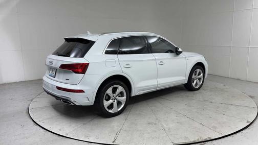 Glacier White Metallic 2023 Audi Q5 45 S line Prestige