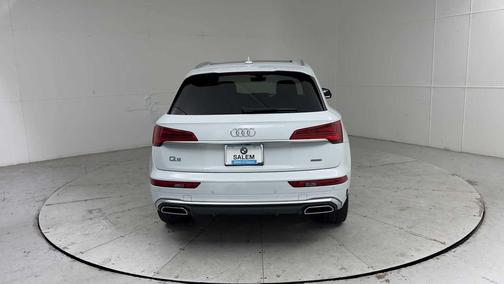 Glacier White Metallic 2023 Audi Q5 45 S line Prestige