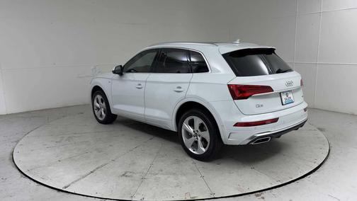 Glacier White Metallic 2023 Audi Q5 45 S line Prestige