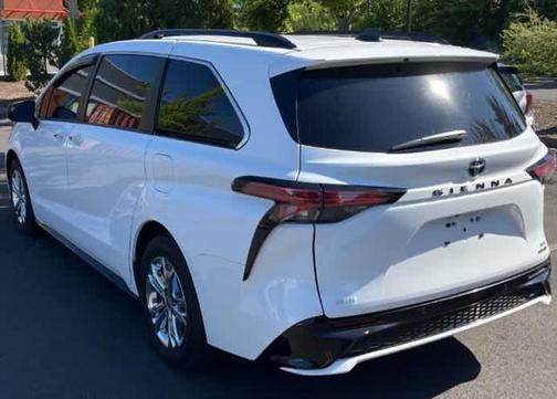 2023 Toyota Sienna XSE 7 Passenger