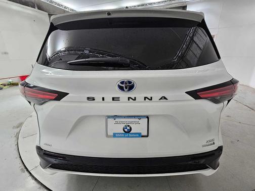 2023 Toyota Sienna XSE 7 Passenger