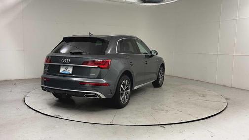 Daytona Gray Pearl Effect 2023 Audi Q5 45 S line Prestige