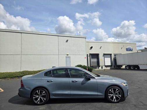 2024 Volvo S60 B5 Core Dark Theme