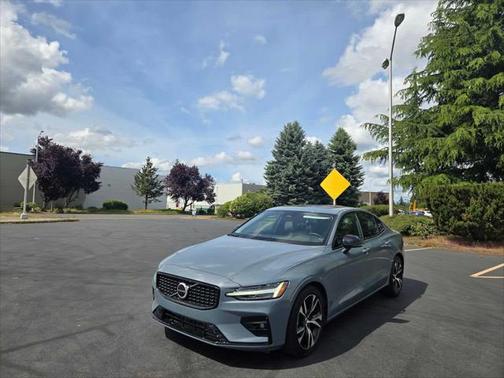 2024 Volvo S60 B5 Core Dark Theme