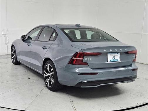 2024 Volvo S60 B5 Core Dark Theme