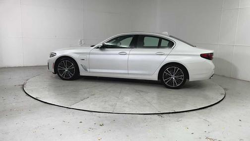 Mineral White Metallic 2023 BMW 530e Base