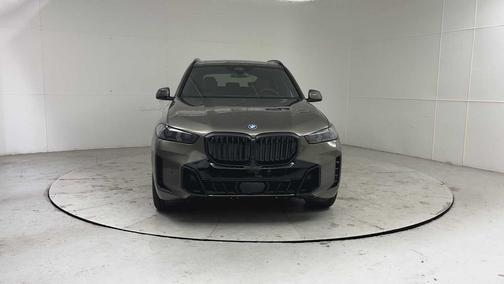 Manhattan Green Metallic 2026 BMW X5 PHEV xDrive50e