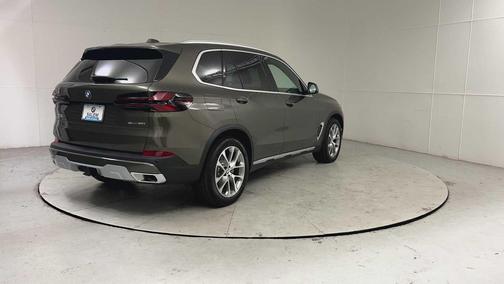 Manhattan Green Metallic 2026 BMW X5 xDrive40i