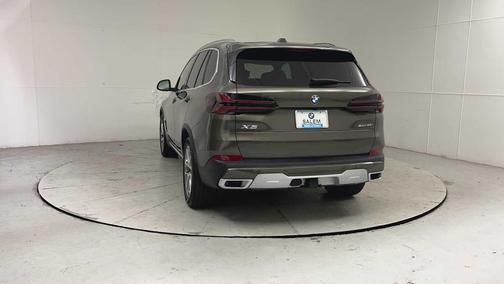 Manhattan Green Metallic 2026 BMW X5 xDrive40i