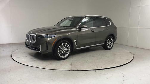 Manhattan Green Metallic 2026 BMW X5 xDrive40i
