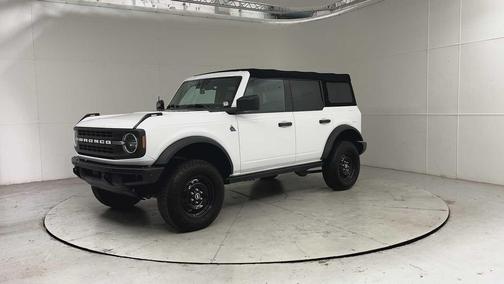 OXFORD WHITE 2022 Ford Bronco Black Diamond