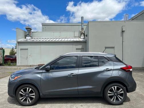 Photo 5 of 12 of 2019 Nissan Kicks SV