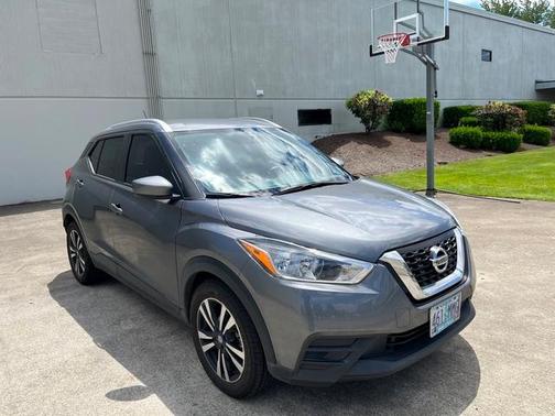 Photo 3 of 12 of 2019 Nissan Kicks SV