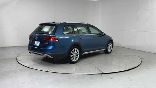 2017 Volkswagen Golf Alltrack TSI S
