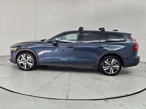 2024 Volvo V60 Cross Country B5 Plus