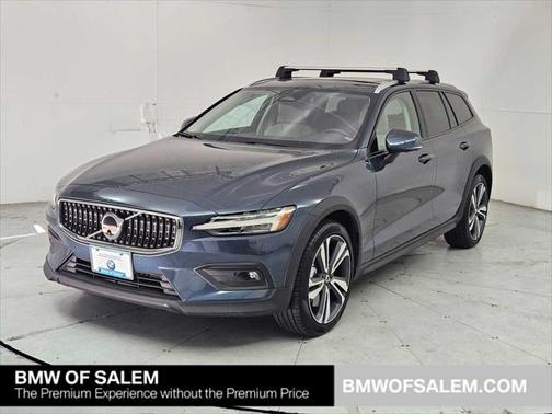 2024 Volvo V60 Cross Country B5 Plus