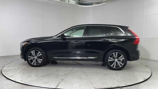2023 Volvo XC60 B5 Plus Bright Theme