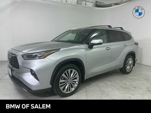 2022 Toyota Highlander Hybrid Platinum