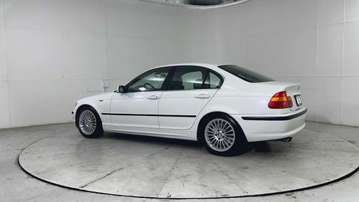 2003 BMW 330 330i