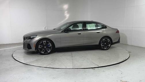 Oxide Grey Metallic 2026 BMW i5 M60