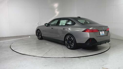 Oxide Grey Metallic 2026 BMW i5 M60