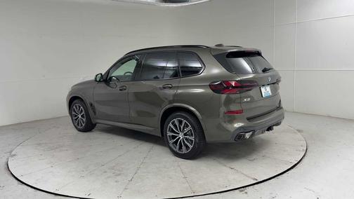 Manhattan Green Metallic 2026 BMW X5 xDrive40i