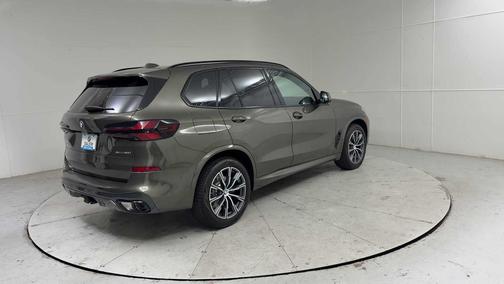 Manhattan Green Metallic 2026 BMW X5 xDrive40i