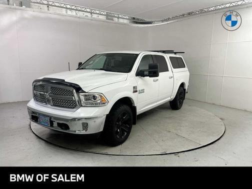 Bright White Clearcoat 2018 RAM 1500 Laramie