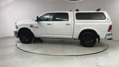 Bright White Clearcoat 2018 RAM 1500 Laramie