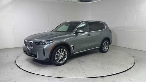 Skyscraper Grey Metallic 2026 BMW X5 xDrive40i