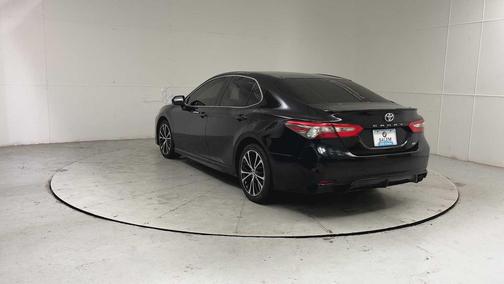 Midnight Black Metallic 2018 Toyota Camry SE