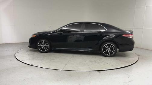 Midnight Black Metallic 2018 Toyota Camry SE